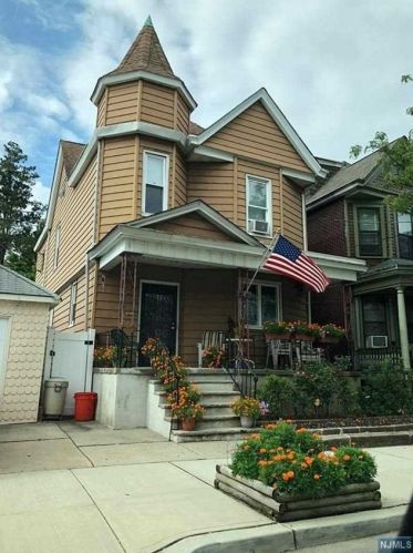 1 Cooper Pl, Union City, NJ 07086-7106