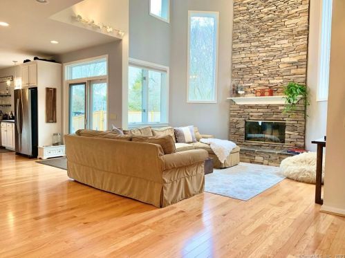 86 Crosswinds Dr, Groton CT  06340-4870 exterior
