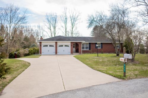715 Mohawk Dr, Springfield, OH 45502-8704