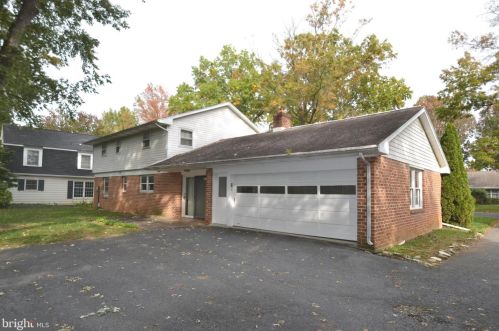 1023 Areba Ave, Swatara PA  17033-2204 exterior