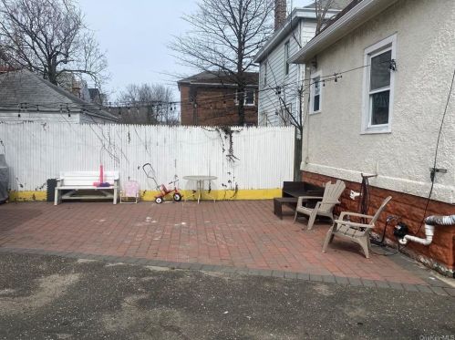 3323 Mickle Ave, Bronx NY  10469-2717 exterior