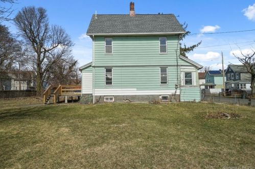 289 Carroll Ave, Bridgeport CT  06607-1801 exterior