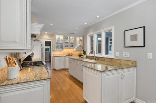 4045 Narragansett Ave, San Diego CA  92107-2618 exterior