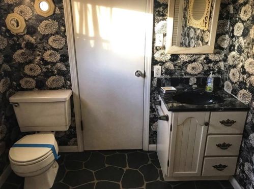 1011 Basilone Dr, New Castle PA  16101-3102 exterior