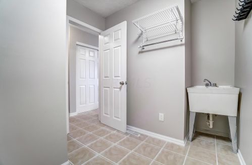 122 Wyckshire Dr, Pataskala OH  43062-7345 exterior