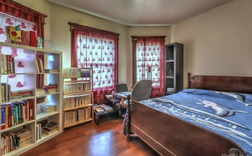 76 Savoy St, Bridgeport CT 06606-4122 exterior