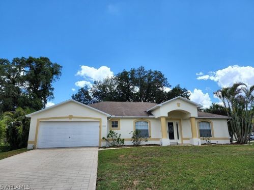 1500 4th St, Lehigh Acres, FL 33936-5252