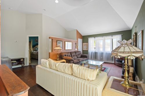 165 Clinton Ave, North Lindenhurst NY  11757-4127 exterior