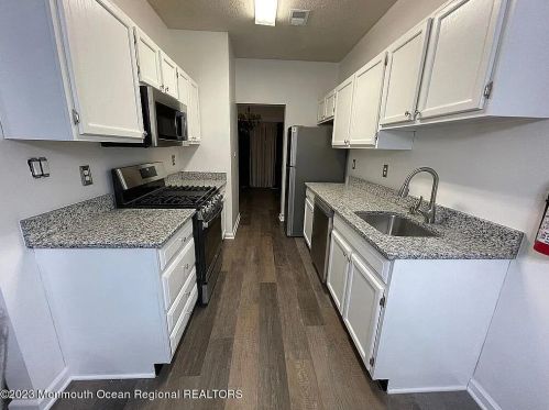 3005 Smoke House Ct, East Freehold NJ  07728-9158 exterior