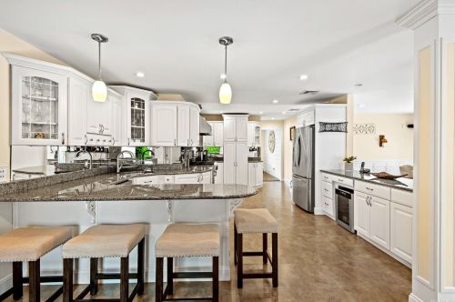 49 Roderick Rd, West Islip NY  11795-2632 exterior