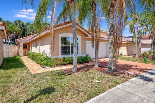 2728 177th Ave, Hollywood FL  33029-5142 exterior