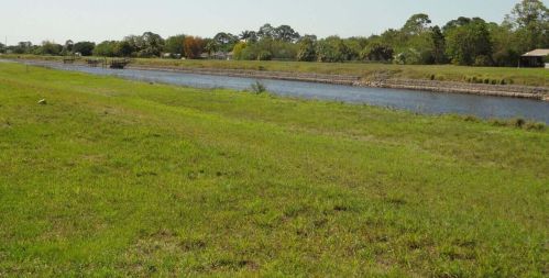 1057 Abingdon Ave, Fort Pierce FL  34953-2804 exterior