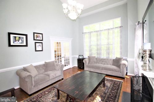 2271 Kings Garden Way, Falls Church VA  22043-2558 exterior