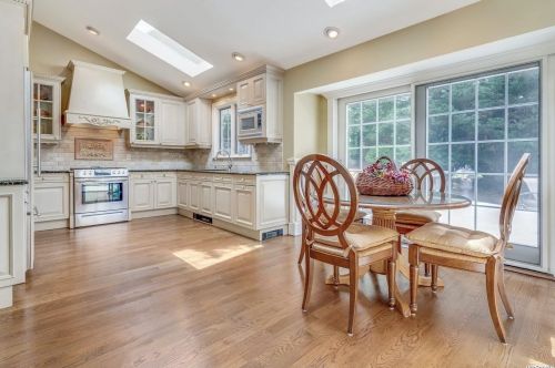 15 Frost Valley Rd, Mount Sinai NY  11766-1401 exterior