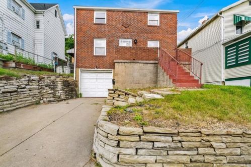 5111 Walnut St, Mckeesport, PA 15132-6323
