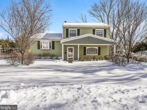 425 Laurelwood Dr, Douglassville, PA 19518-1011