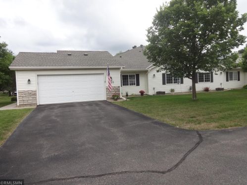 973 Carriage Ln, Chaska, MN 55318-1521