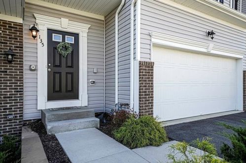 135 Lockheed Dr, Moon Twp, PA 15108-2406