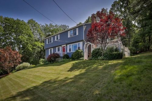 13 Silvermine Rd, Woburn, MA 01801-5821