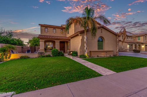 1194 Grand Canyon Dr, Chandler, AZ 85249-3282