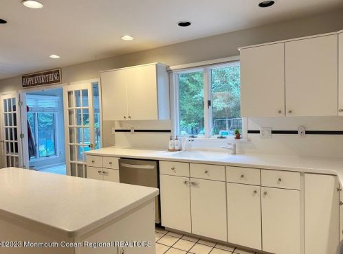 805 Holly Berry Ln, Bricktown NJ  08724-5127 exterior