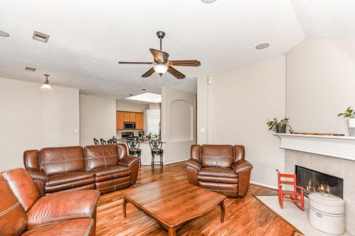 952 Firthwood Dr, Conroe TX  77301-4140 exterior