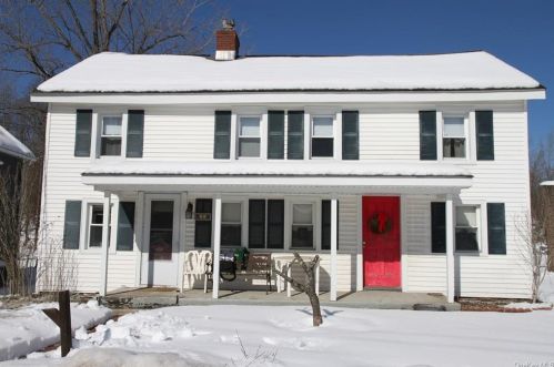 32 Main St, Poughquag, NY 12570-5628