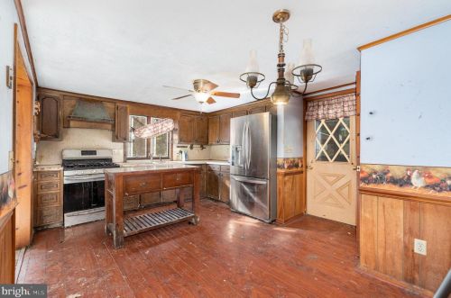 7420 Spring Rd, Paradise Park, PA 17068-9326