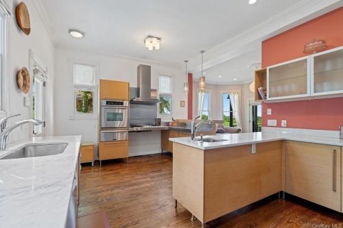 10 Bay View Ter, Newburgh NY  12550-6002 exterior