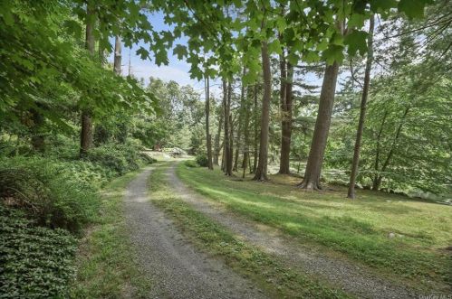 540 Union Valley Rd, Mahopac NY  10541-3972 exterior