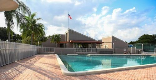 11300 15th Ct, Hollywood FL  33026-2694 exterior