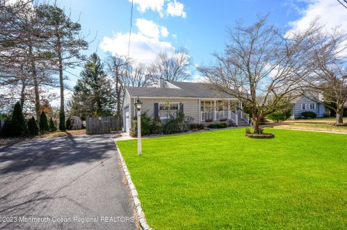 135 Laurelwood Rd, Bricktown, NJ 08724-3660