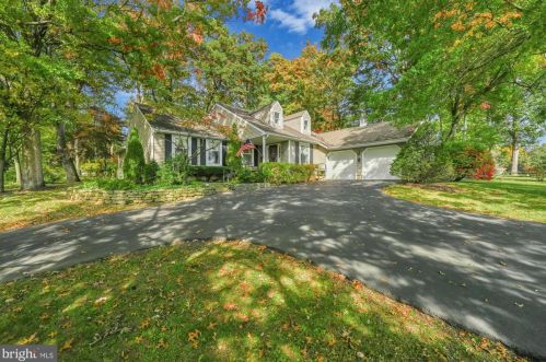 1743 Tall Oaks Rd, Molino, PA 17961-9540