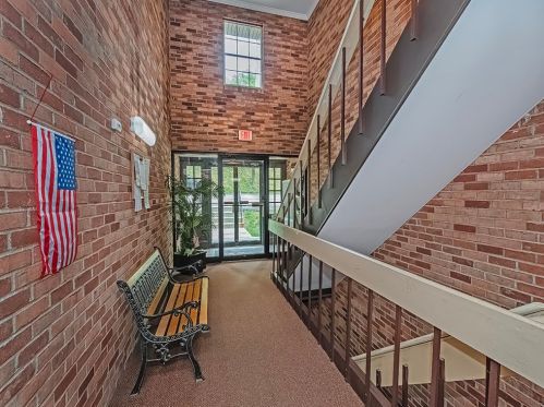 609 Calais Dr, Pittsburgh, PA 15237-4560