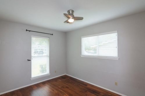 8016 Briarwood Ln, Austin TX 78757-6929 exterior