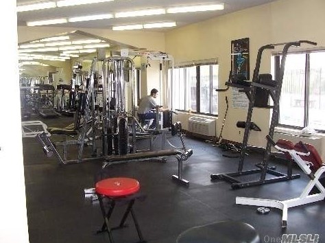 2540 Shore Blvd, Long Island City NY  11102-3941 exterior