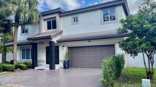 8997 187th St, Hialeah, FL 33018-6271