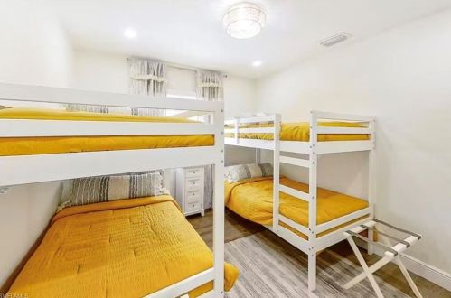 1271 Alhambra Cir, Naples FL 34103-3290 exterior