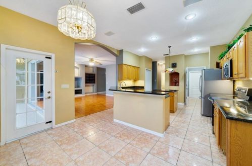 5208 Patricia Dr, Orlando FL 32819-7548 exterior