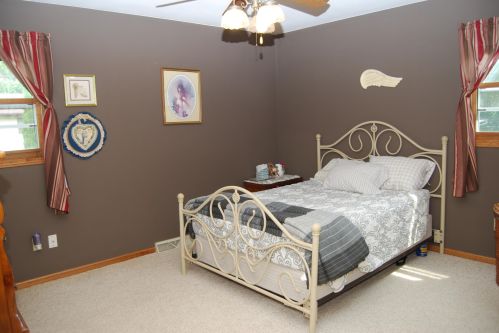 711 Harrison Ct, West Bend WI  53090-1800 exterior