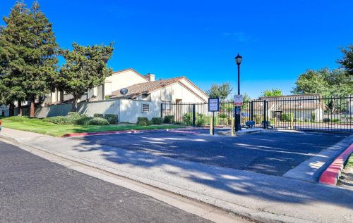 2108 Mount Vernon Dr, Modesto CA  95350-6209 exterior