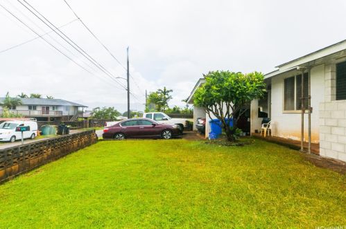 1690 Nakula St, Wahiawa, HI 96786-2631