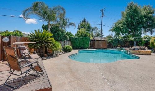 504 Greenwich Ln, Modesto CA  95350-1506 exterior