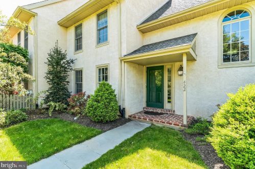 422 Waynesbrooke Rd, Berwyn, PA 19312-2060