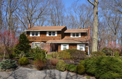 21 Thornwood Dr, Huntington Station, NY 11746-6441
