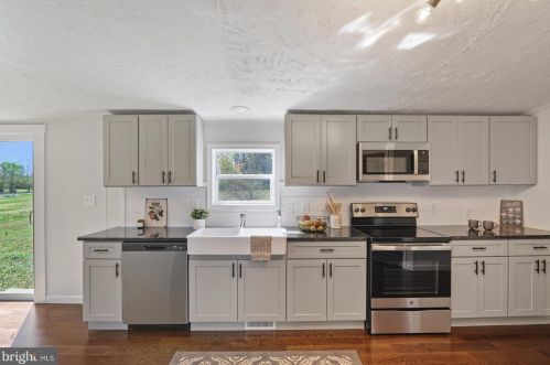 266 Fernwood Dr, Harrington, DE 19952-6003