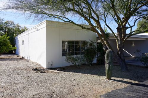 5001 Crestridge Dr, Tucson, AZ 85718-5623