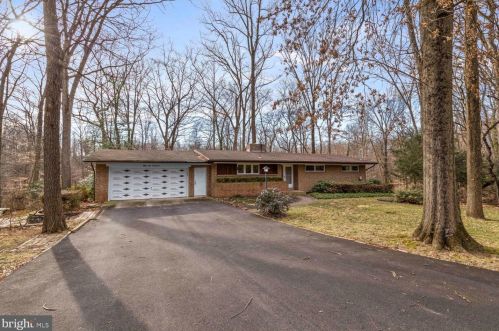 5900 Acorn Dr, Harrisburg, PA 17111-3214
