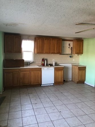 1 Dolge Ct, Oxford, MA 01540-2009