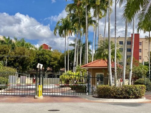 18328 68th Ave, Hialeah, FL 33015-3426